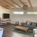 Petite Maison Avec Terrasse.