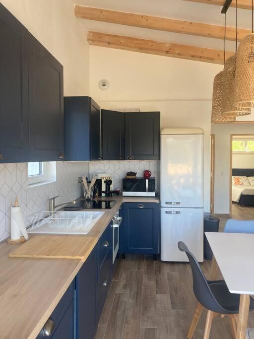 Petite Maison Avec Terrasse. Ferienhaus